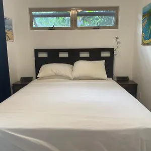 By Shark's Cove Apartment Haleiwa